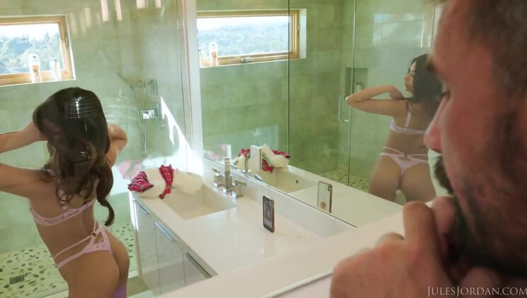 [JulesJordan] - Stockinged Siren Xxlayna Marie Succumbs To Manuel's Massive Member - Xxlayna Marie