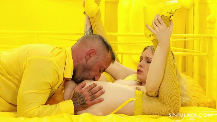 Deepthroat Blondes: Sinful Yellow