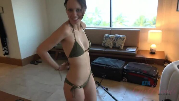 Jade Nile's Naughty Girlfriend Creampie