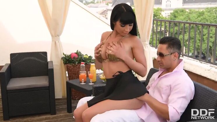 [DDFNetworkVR] - Valentina's Big Tits and Piercing - Valentina Ricci