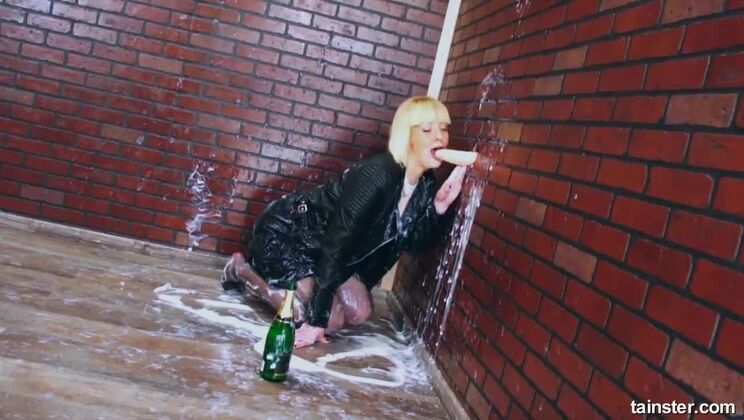 [Tainster] - Leather Bound Blonde Milf Enjoys Toys and Cum - Alexis Fawx - Juan Loco