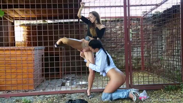 [Tainster] - Gina Devine Gets Caught Red Handed - Gina Devine