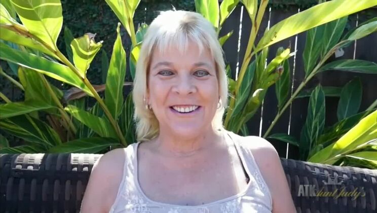 [AuntJudys] - Sindy Silver Outdoor Solo Fun - Sindy Silver