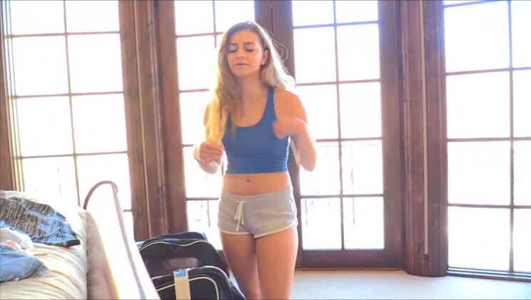 Cara Comes Easy in Orgasms with Fingering