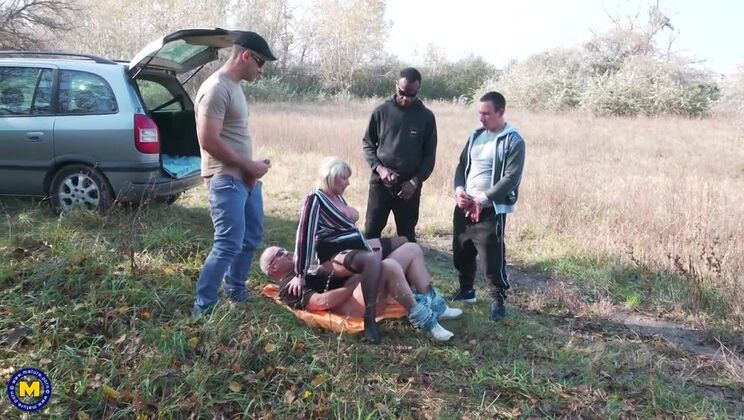 Insatiable Amy Gets Facial from 4 Men