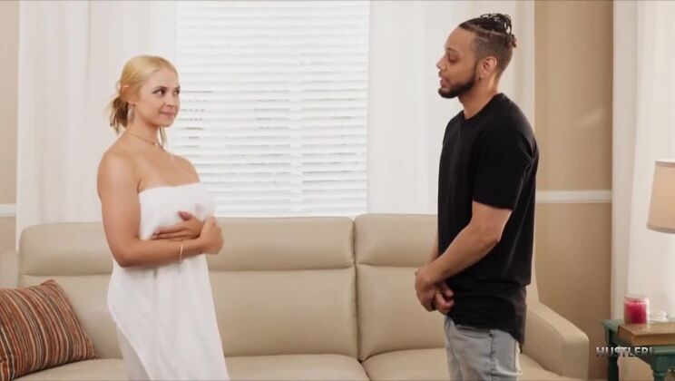 [Hustler] - Blonde Bombshell Sarah Vandella - My Stepmom Is Hot - Sarah Vandella