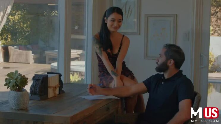 [ModelMediaUS] - Brunette Avery Black Gets Security from Dad - Avery Black