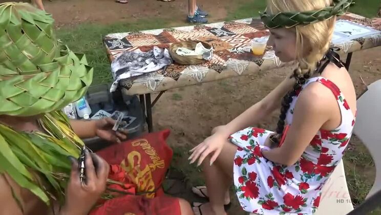 Blonde Alina West Is Having A Blast In Hawaii