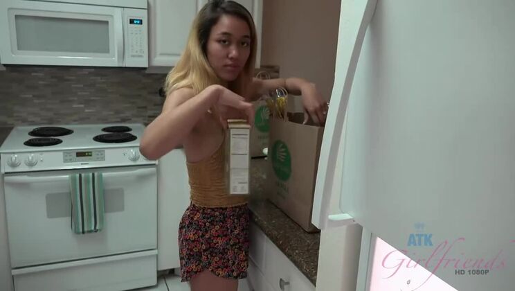 [ATKGirlfriends] - Aria Skye, The Amateur Beach Babe! - Aria Skye