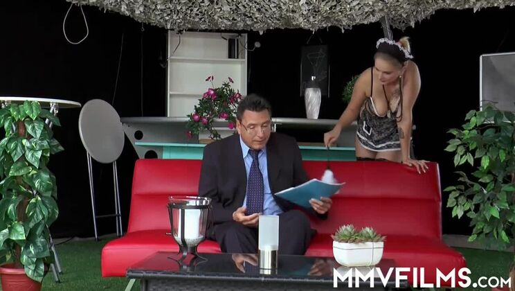 Blonde Mia Bitch Gets Nailed