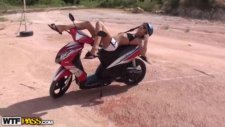[PornWeekends] - Thai Amateur Fuck with Victoria Tiffani on Motorbike - Victoria Tiffani