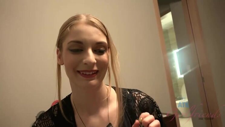 Tattooed Ela Darling Footjob Action