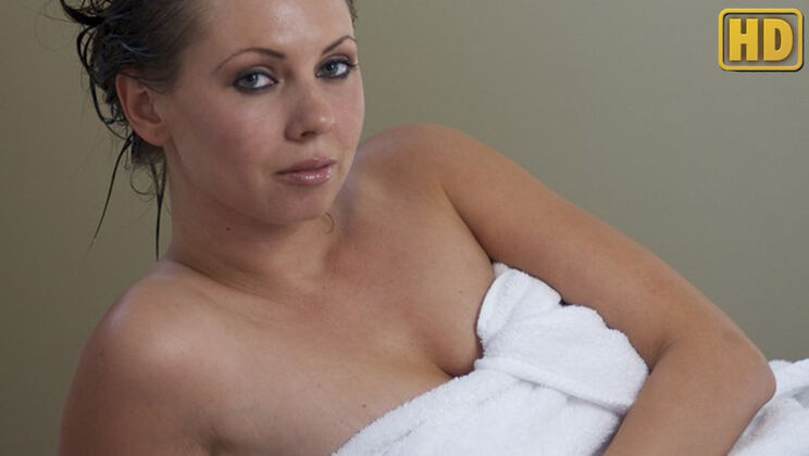 [SelfDesire] - Wet and Naughty Solo Fun - Darla