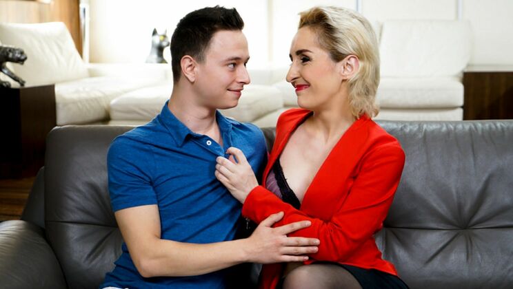 [LustyGrandmas] - Natural Tits Pleasure - Nikki Nuttz - Di Devi