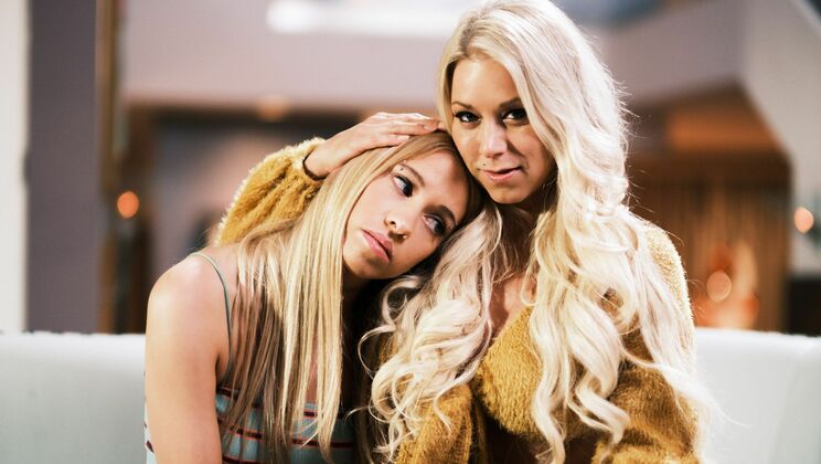 [Mommy'sGirl] - Blonde Stepmom And Stepdaughter Secret - Katie Morgan - Khloe Kapri