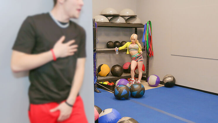 [MYLF] - Connor Kennedy Compliments MILF - Connor Kennedy - Nikki Delano