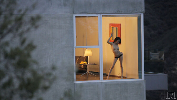 [GirlsOnlyPorn] - Solo Seduction with Aiden Ashley