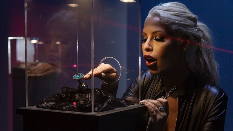 [Brazzers] - Burglar of Big Booties - Bridgette B - Isiah Maxwell