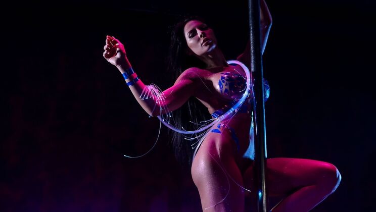 [Brazzers] - Whip Me into a Stripping Frenzy - Danny D - Madison Ivy