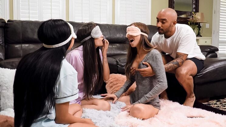 [Brazzers] - Brunette and Blonde Action - Oliver Davis - Marykate Moss