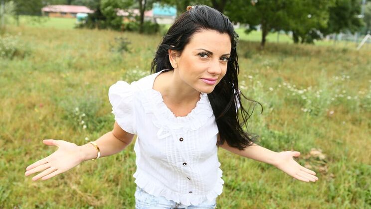 [PublicAgent] - Hot Amateur Babe Gets Fucked in Car - Ryan Mclane - Honey Blossom - Nikki Peach