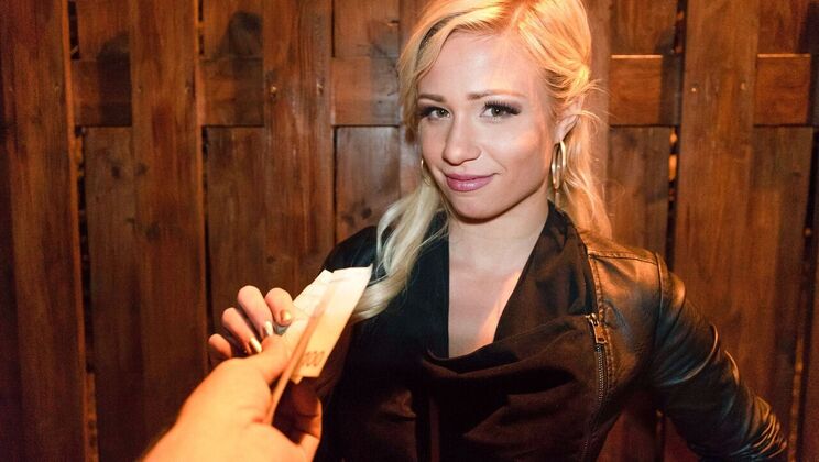 [PublicAgent] - Gabi Gold's Amateur Outdoor Sex Adventure - Thomas Hyka - Gabi Gold