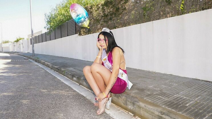 [PublicPickups] - Birthday Babe Sucks - Jordi El Niño Polla - Kitty Love