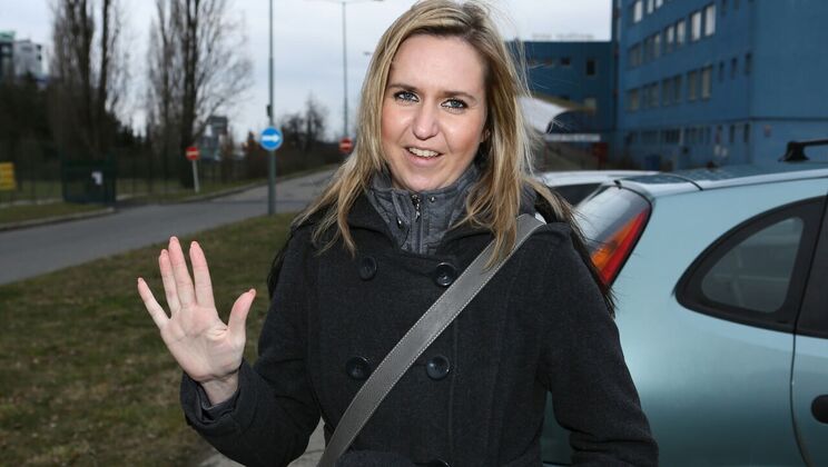 Lina Cors Fucks in Car Missionary Style