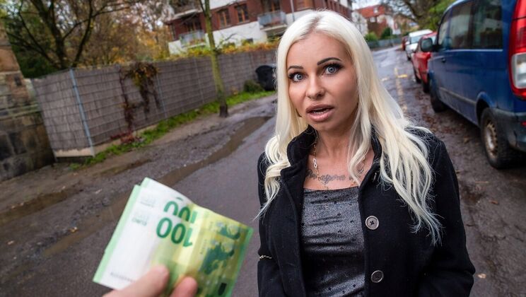 [PublicAgent] - MILF Blonde Gets Wild Outdoor