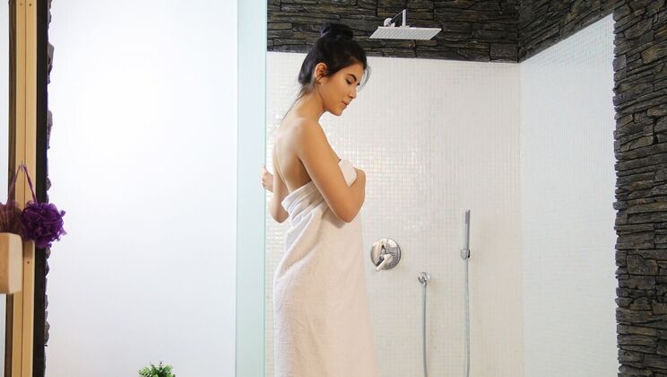 Shower Sex with Short Hair Beauty