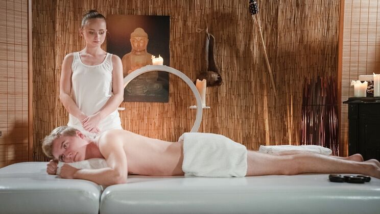 [MassageRooms] - Wet and Oiled Petite Brunette Enjoys Hardcore Action