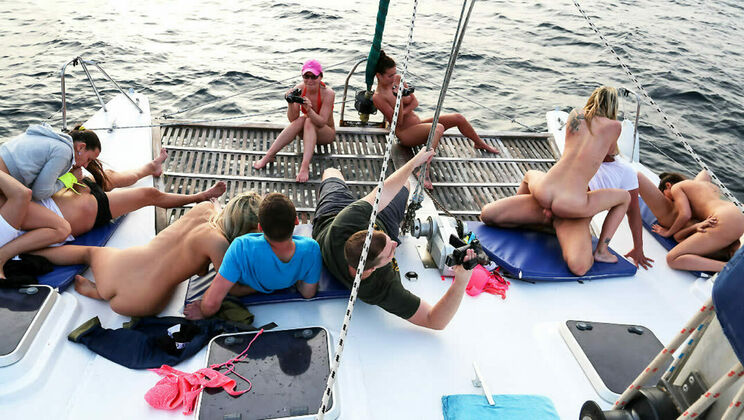 [SummerSinners] - Blonde Brunette Boat Orgy - Julia De Lucia - Mea Melone - Jimena Lago - Bianca Ferrero - Angel Piaf