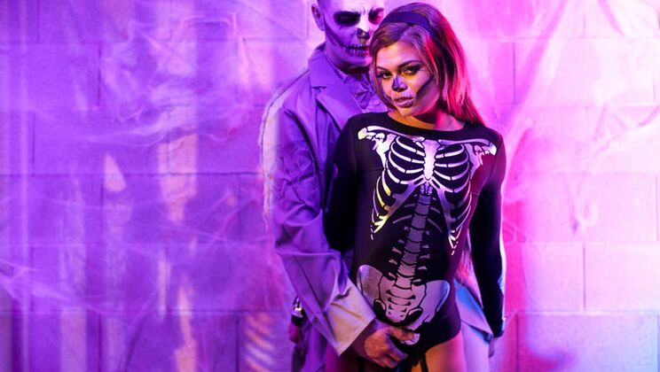[EroticaX] - Zombie Lingerie Halloween - Stirling Cooper - Destiny Cruz