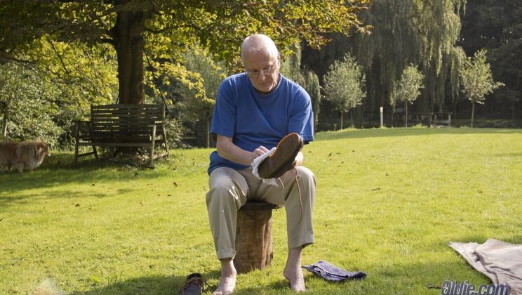 [Oldje] - Shiny Blonde Pussy Outdoor Play