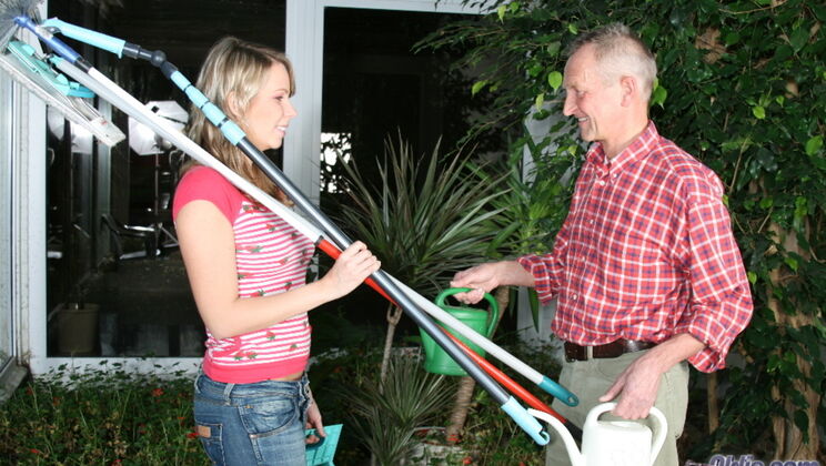 [Oldje] - Young Helping Hands for Oldies - Doug - Alica