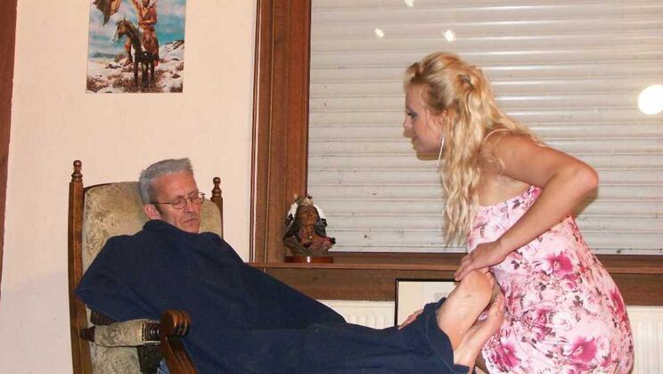 Deepthroat Handjob Massage