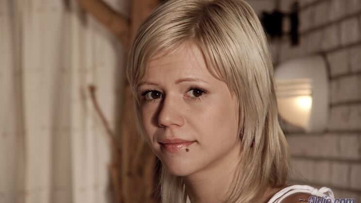 [Oldje] - Pierced Pussy Licking Massage