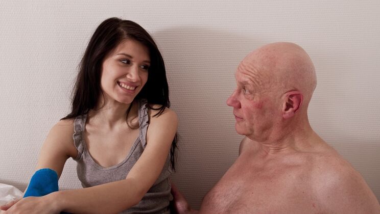 [Oldje] - Young Lilli and Old Hugo in Maid Fantasy