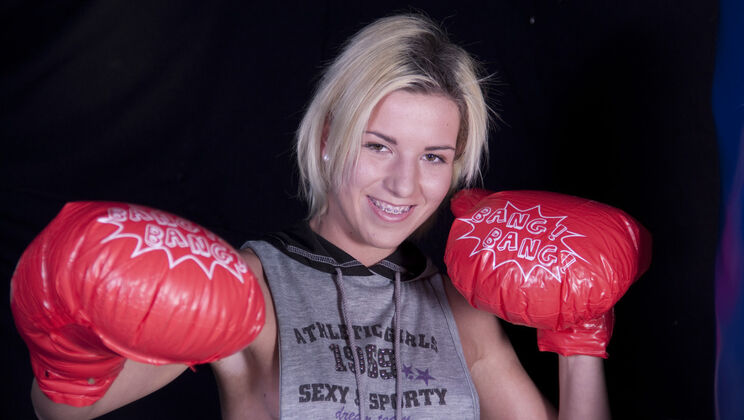 [Oldje] - Blonde Boxing Babe Gets Fucked - Hugh - Gabrielle Hell
