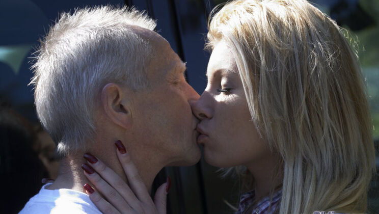 [Oldje] - Blonde Cum Swallowing in the Car Wash - Donna Bell - Doug