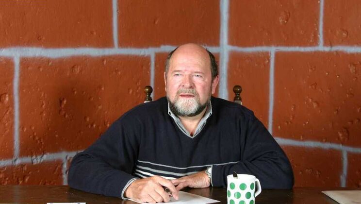 [Oldje] - Young Brunette Gets Deepthroat - Eugene - Rubin