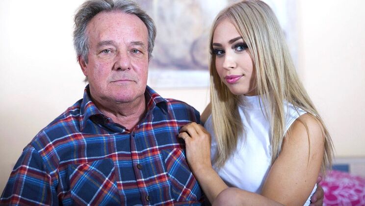 [Oldje] - Facial Frenzy with Moon and Harry - Alana Moon - Harry