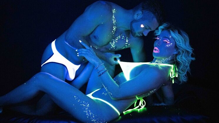 [TransAngels] - Blonde Babe Gets Glowed - Dante Colle - Emma Rose