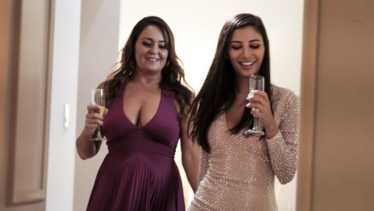 [SweetHeartVideo] - Kissing and Fingering Lesbians Gianna and Elexis - Gianna Dior - Elexis Monroe