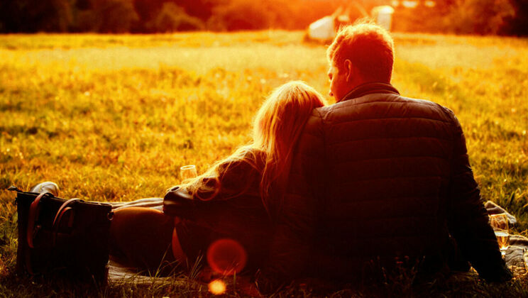 [SexArt] - Alecia Fox Strips Down and Gets Dirty