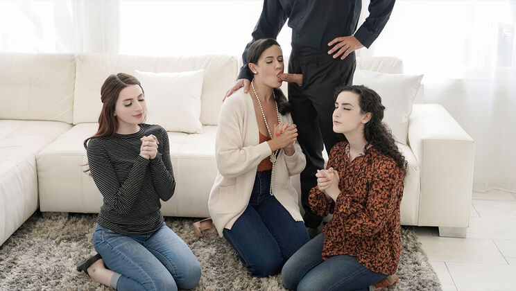 [FreeUseMilf] - Sexy Stepmom and Daughters Share