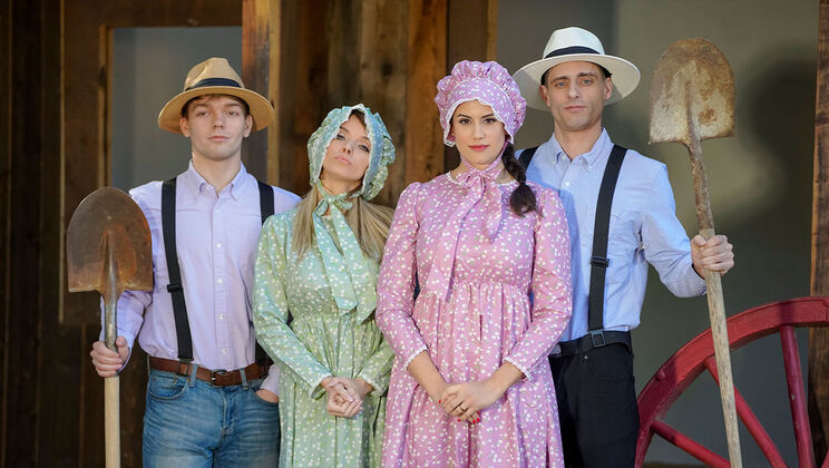 [MomSwap] - Blonde and Brunette Amish Swap