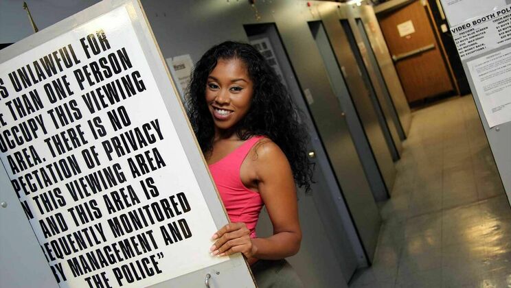 [GloryHoleInitiations] - De Leon's Shaved Pussy Fun - Yasmine De Leon