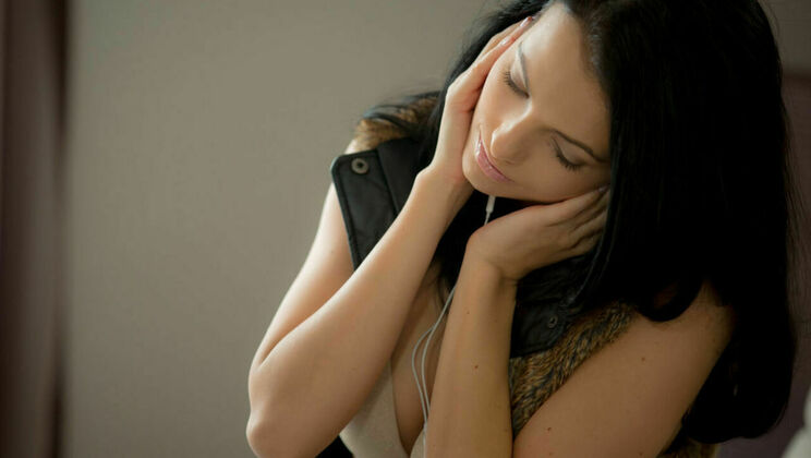 [SexArt] - Curly Girl Lingerie Show - Sapphira A