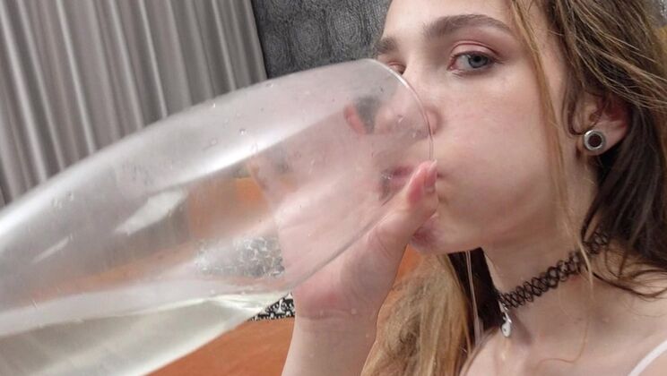 [ErikaKortiStudio] - Teen Ellie Wain's First Time Anal and Double Blowjob from Black Guys - Momo - Ellie Wain - Romeo Fist